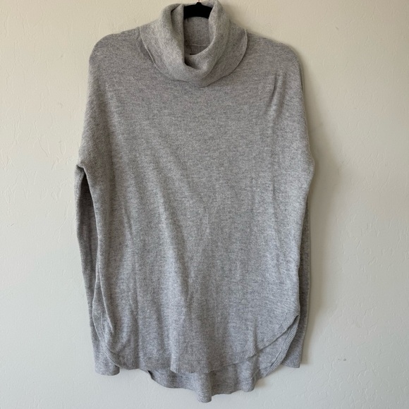 Chelsea 28 Pima Cotton Cashmere Blend Heather Gray Rounded Turtle Neck Sweater - Picture 2 of 8